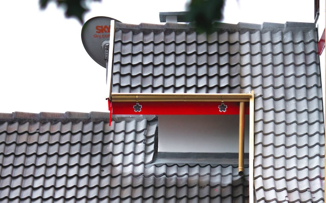 roof with metal wavy shingles