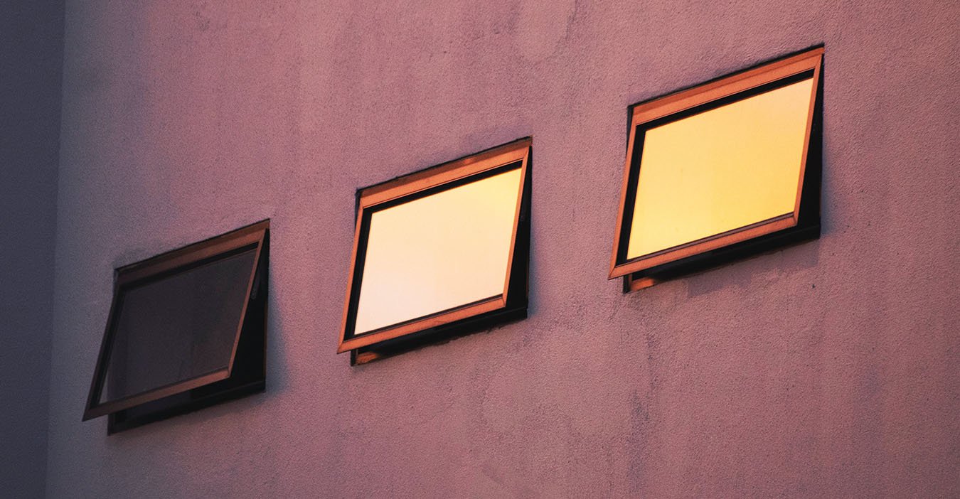 awning.pexels-vincent-peters-5350052