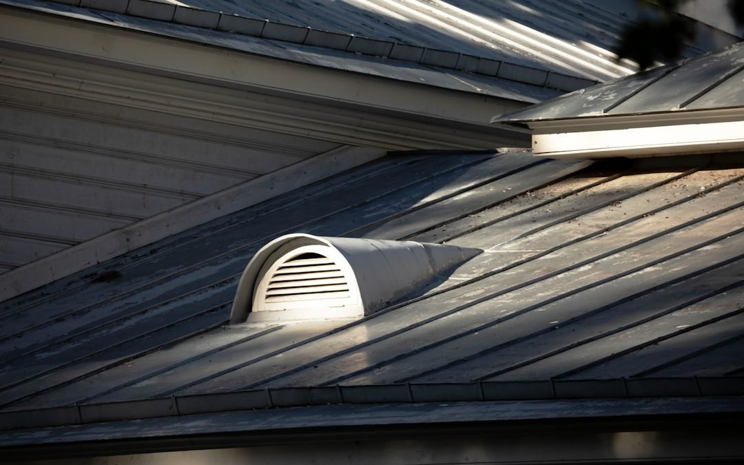 The Ultimate Comparison of Architectural Shingles and Metal Roofs